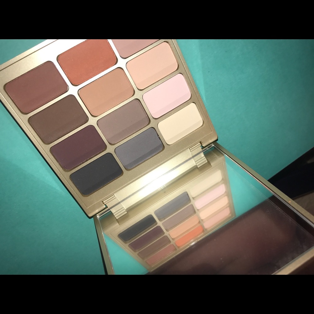 Stila Eyes are the window shadow palette